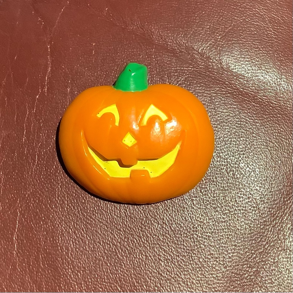 Hallmark Pin Halloween Pumpkin / Jack o Lantern - 1987